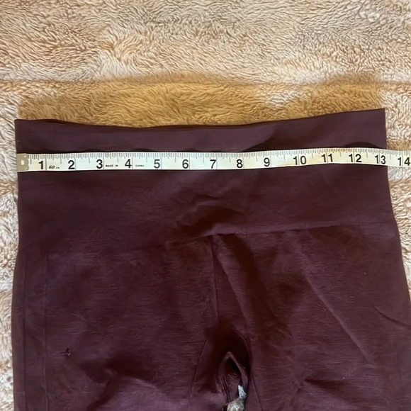 Lululemon maroon cropped ruched leggings - Picture 7 of 8